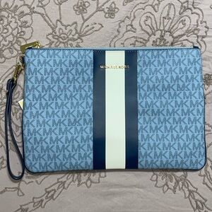 Micheal Kors Pouch